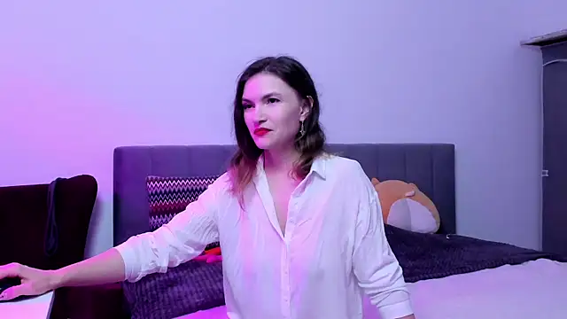 Snapshot of Katherine_Twilight chatting on 10-24-25, 03:30 Katherine Twilight online show from 10-24-25, 03:30