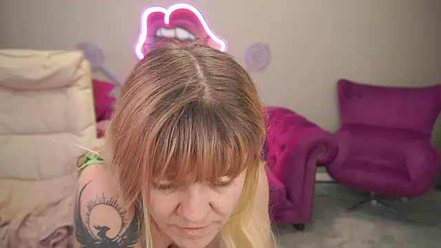 BellaLaPetit online show from 02-25-26, 02:32