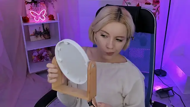 Snapshot of AuroraWrenfield chatting on 11-10-25, 10:14 AuroraWrenfield online show from 11-10-25, 10:14