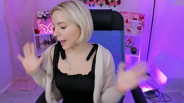 Snapshot of AuroraWrenfield chatting on 11-11-25, 04:34 AuroraWrenfield online show from 11-11-25, 04:34