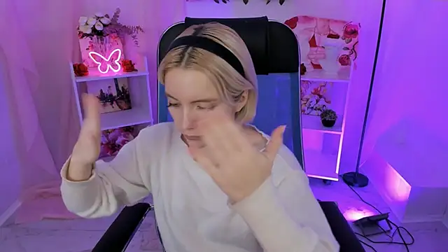 Snapshot of AuroraWrenfield chatting on 11-12-25, 04:13 AuroraWrenfield online show from 11-12-25, 04:13