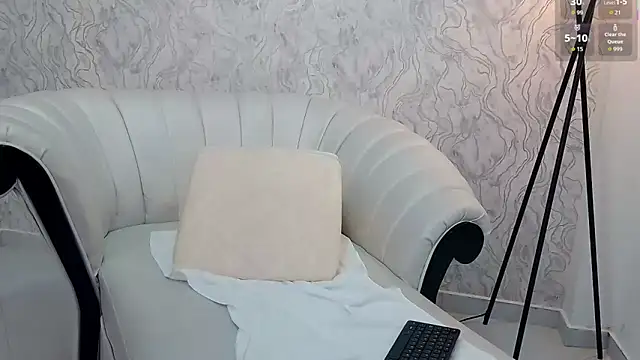 aura sanders1 online show from 12-20-25, 11:39