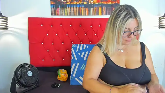 carolinacrus01 online show from 11-13-25, 03:55