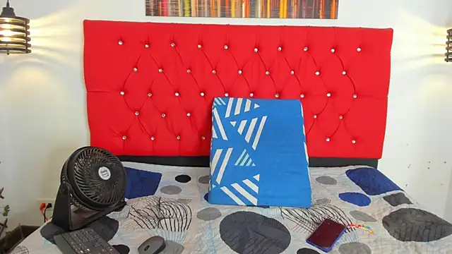 carolinacrus01 online show from 11-19-25, 01:22