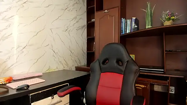 LunaaFerrari online show from 10-04-25, 11:41