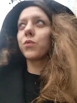 Snapshot of Eveline_Beauty_Kitty chatting on 02-05-26, 03:27 Eveline Beauty Kitty online show from 02-05-26, 03:27