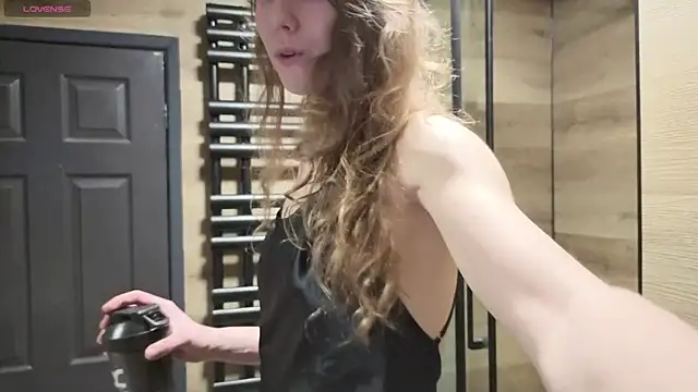 Snapshot of Eveline_Beauty_Kitty chatting on 02-27-26, 09:48 Eveline Beauty Kitty online show from 02-27-26, 09:48