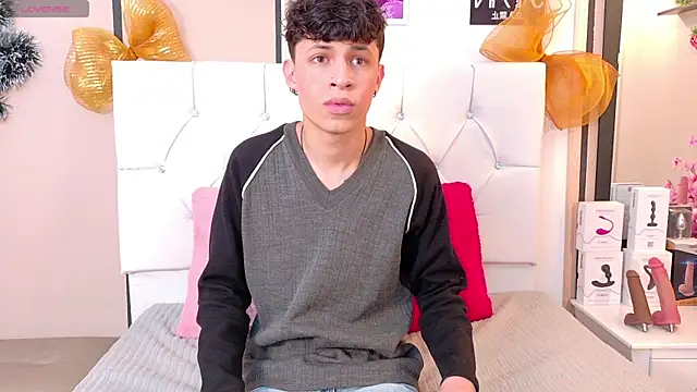 Axel  Evans online show from 12-15-25, 01:04