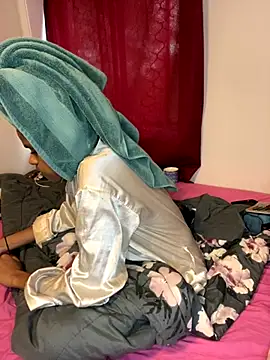 Snapshot of Soniala chatting on 11-02-25, 07:27 Soniala online show from 11-02-25, 07:27