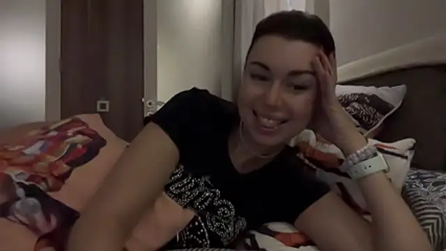 Snapshot of Gilin1 chatting on 10-20-25, 08:20 Gilin1 online show from 10-20-25, 08:20