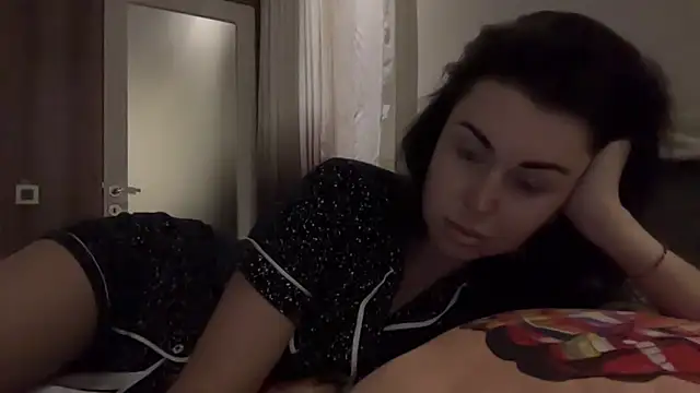 Snapshot of Gilin1 chatting on 11-06-25, 08:10 Gilin1 online show from 11-06-25, 08:10