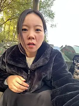 Snapshot of xinmeng-000 chatting on 11-11-25, 06:35 xinmeng-000 online show from 11-11-25, 06:35