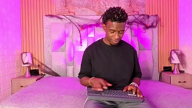 Snapshot of pipedark_ chatting on 10-15-25, 03:39 pipedark online show from 10-15-25, 03:39