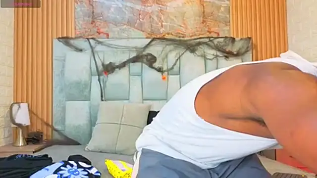 Snapshot of pipedark_ chatting on 10-16-25, 04:02 pipedark online show from 10-16-25, 04:02