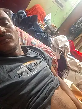 Snapshot of cutecouple1983 chatting on 11-25-25, 08:09 cutecouple1983 online show from 11-25-25, 08:09