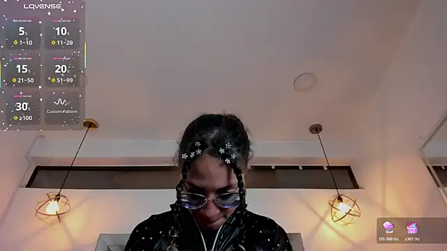 Hanna Cornee  online show from 12-17-25, 02:12