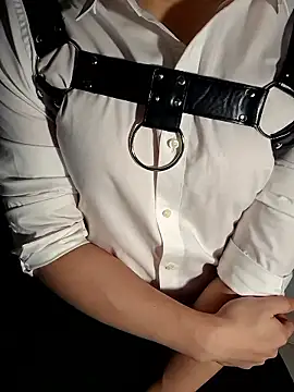 Snapshot of 111owo111 chatting on 10-11-25, 12:04 111owo111 online show from 10-11-25, 12:04