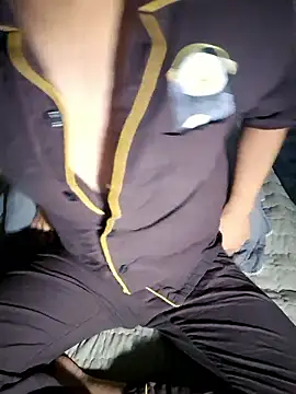 Snapshot of 111owo111 chatting on 10-21-25, 03:35 111owo111 online show from 10-21-25, 03:35