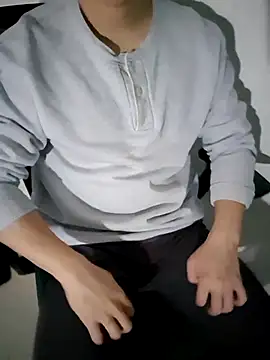 Snapshot of 111owo111 chatting on 10-27-25, 01:04 111owo111 online show from 10-27-25, 01:04