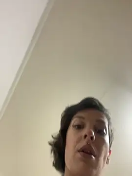 Piggiteablacktea online show from 10-21-25, 07:25