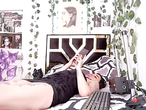 lucywhite13 online show from 11-14-25, 03:44