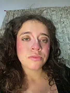 Snapshot of Lucy_YupiSweet chatting on 11-25-25, 08:03 Lucy YupiSweet online show from 11-25-25, 08:03