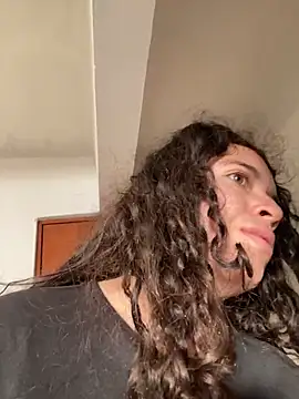 Snapshot of Lucy_YupiSweet chatting on 12-20-25, 02:02 Lucy YupiSweet online show from 12-20-25, 02:02