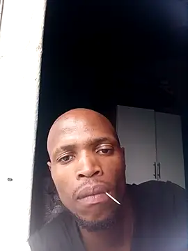 Snapshot of Mkuyone chatting on 02-05-26, 04:00 Mkuyone online show from 02-05-26, 04:00