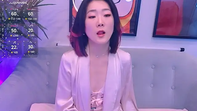 AikoYamada online show from 10-18-25, 06:37