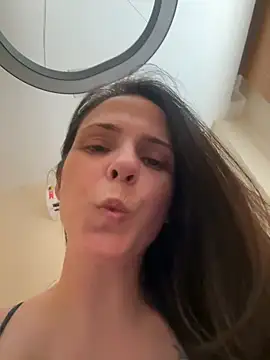 Snapshot of Lady_LauraRose chatting on 10-20-25, 07:03 Lady LauraRose online show from 10-20-25, 07:03