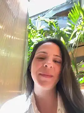 Snapshot of Lady_LauraRose chatting on 11-21-25, 02:27 Lady LauraRose online show from 11-21-25, 02:27