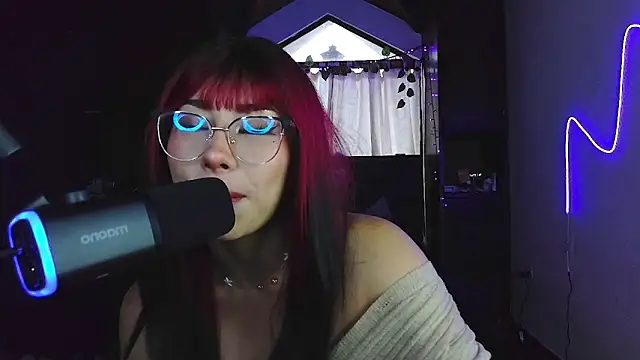 Shisuku Sophi online show from 10-24-25, 09:11