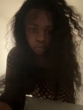 Snapshot of Freakyshiestyyy chatting on 12-19-25, 06:37 Freakyshiestyyy online show from 12-19-25, 06:37