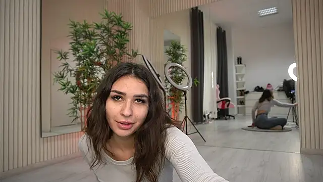 EmmaBlanco online show from 10-17-25, 07:05