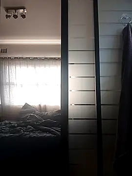 RFeltomWhitJ online show from 11-08-25, 04:34