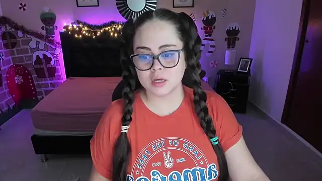 LolaVillalobos online show from 12-16-25, 11:48