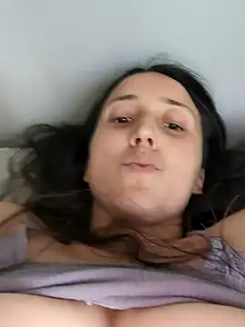 Snapshot of Bygambilia912 chatting on 12-17-25, 04:35 Bygambilia912 online show from 12-17-25, 04:35