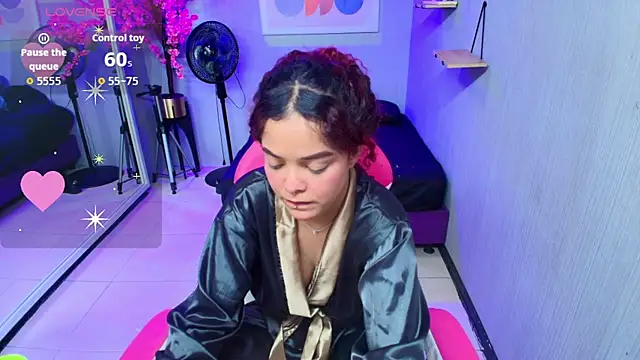 Snapshot of Maggy_t18 chatting on 10-25-25, 08:00 Maggy t18 online show from 10-25-25, 08:00