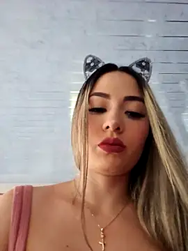 Snapshot of Natasanz chatting on 10-29-25, 08:32 Natasanz online show from 10-29-25, 08:32