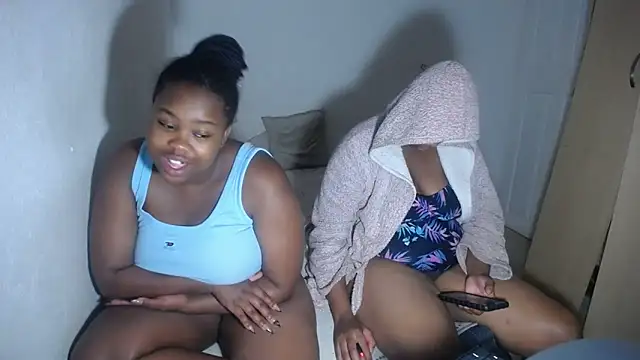 Snapshot of IntoxicatedAries chatting on 10-18-25, 09:59 IntoxicatedAries online show from 10-18-25, 09:59