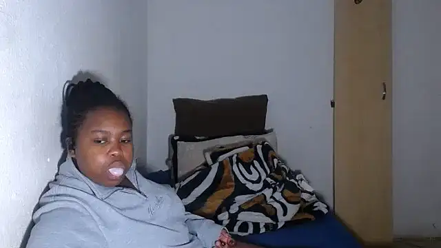 Snapshot of IntoxicatedAries chatting on 10-22-25, 08:30 IntoxicatedAries online show from 10-22-25, 08:30