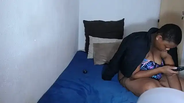 Snapshot of IntoxicatedAries chatting on 10-31-25, 08:48 IntoxicatedAries online show from 10-31-25, 08:48