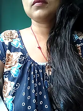 Snapshot of Desi_couple305 chatting on 09-22-25, 02:35 Desi couple305 online show from 09-22-25, 02:35