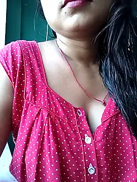 Snapshot of Desi_couple305 chatting on 09-28-25, 01:33 Desi couple305 online show from 09-28-25, 01:33