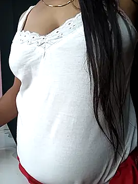 Snapshot of Desi_couple305 chatting on 11-14-25, 10:25 Desi couple305 online show from 11-14-25, 10:25