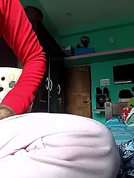 Snapshot of Desi_couple305 chatting on 11-15-25, 08:55 Desi couple305 online show from 11-15-25, 08:55