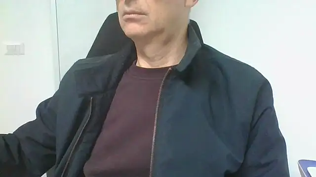 Snapshot of Sensor2000 chatting on 12-23-25, 10:24 Sensor2000 online show from 12-23-25, 10:24