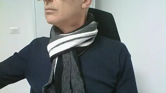 Snapshot of Sensor2000 chatting on 01-16-26, 02:10 Sensor2000 online show from 01-16-26, 02:10