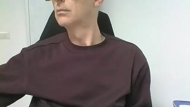 Snapshot of Sensor2000 chatting on 02-10-26, 03:16 Sensor2000 online show from 02-10-26, 03:16