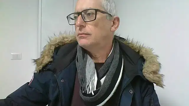 Snapshot of Sensor2000 chatting on 02-14-26, 11:18 Sensor2000 online show from 02-14-26, 11:18